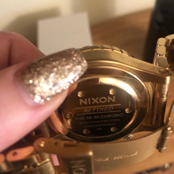 Nixon women’s gold watch - Picture 5 of 6